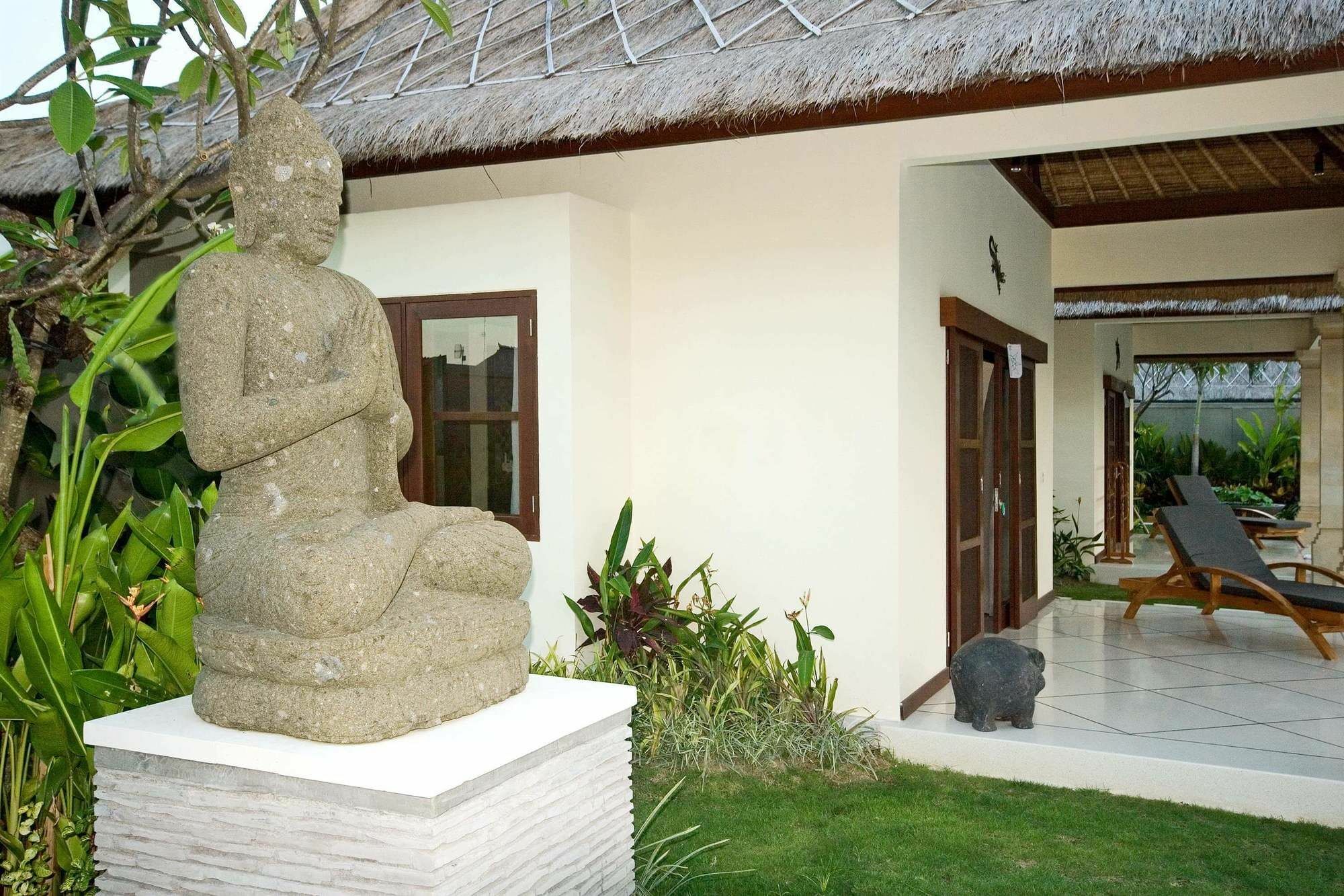 Villa Alam Seminyak Buitenkant foto